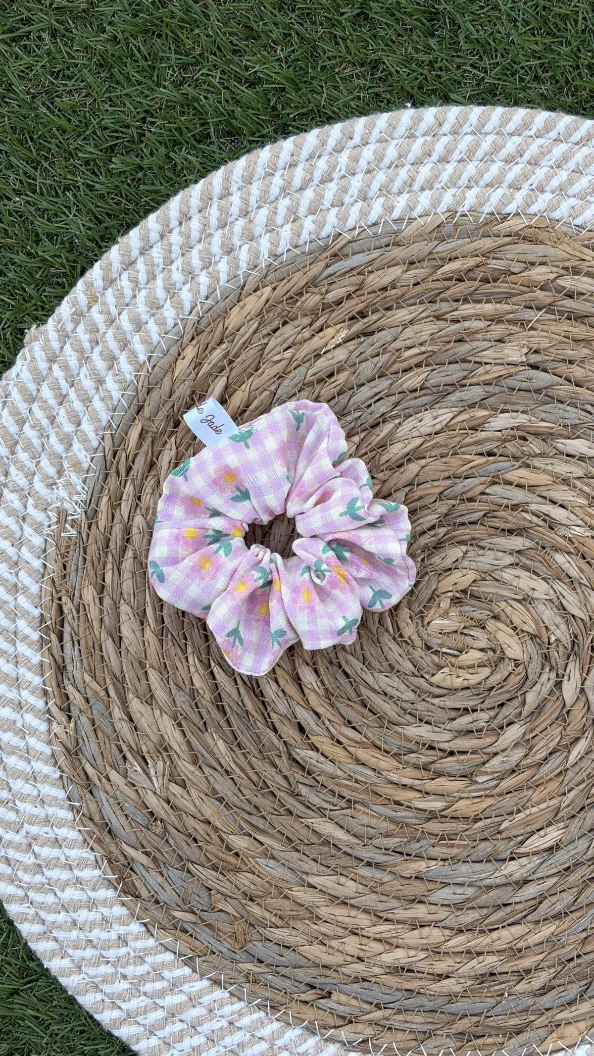 Chouchou vichy vichy rose à fleurs, cousu main en France par Le fil de Jade