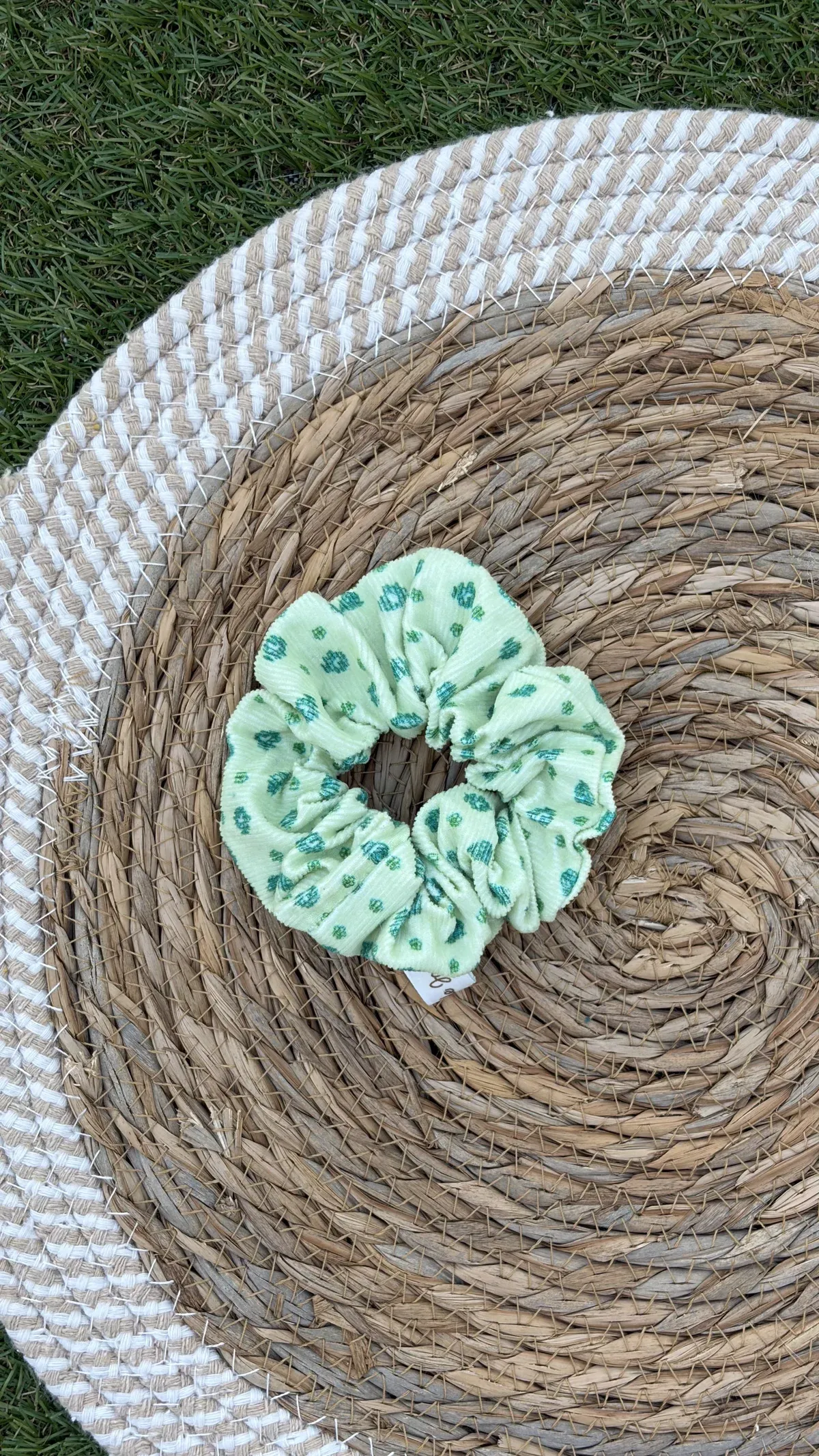 Chouchou fleurs fleuri vert, cousu main en France par Le fil de Jade
