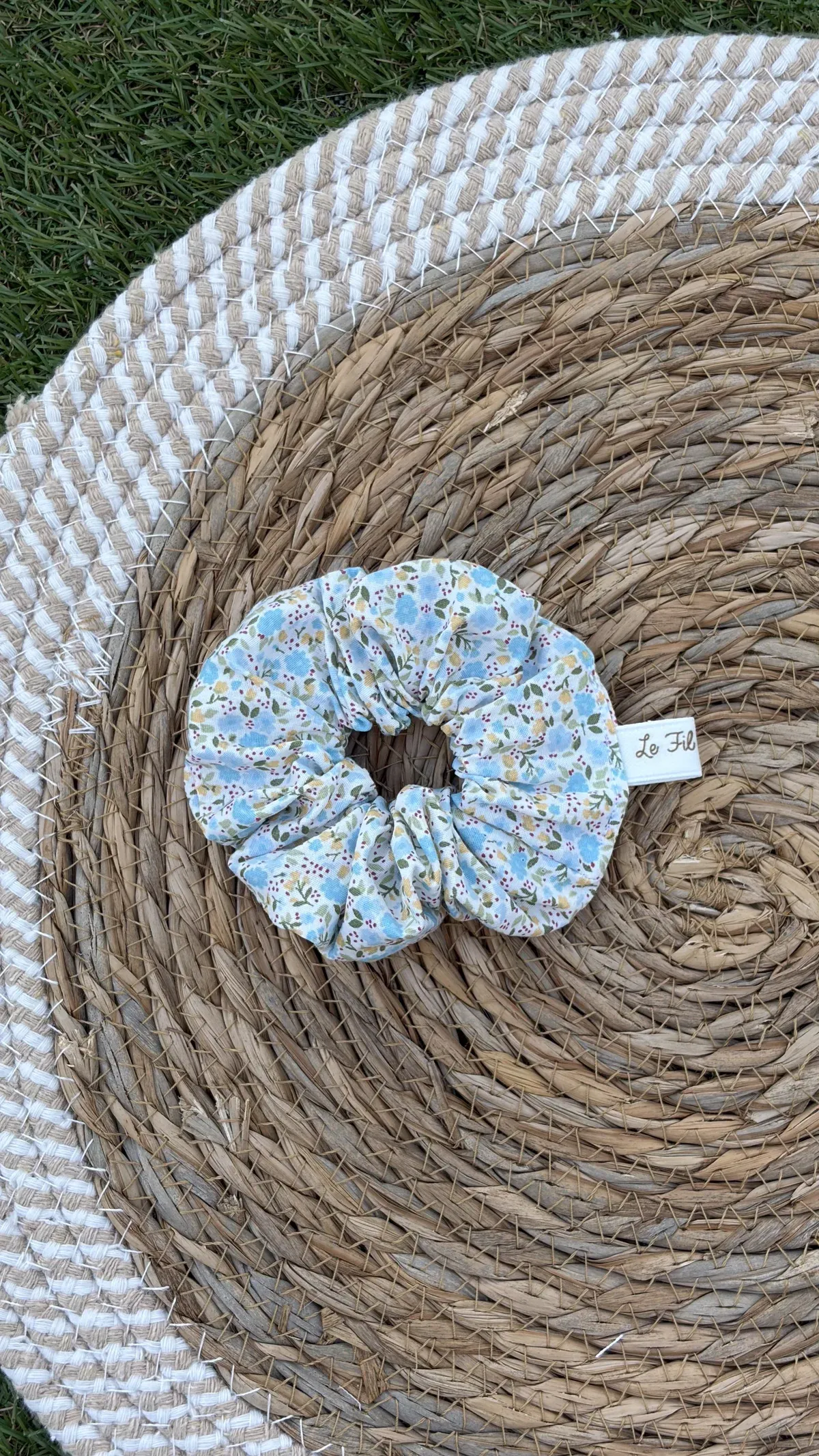 Chouchou fleurs fleuri bleu, cousu main en France par Le fil de Jade