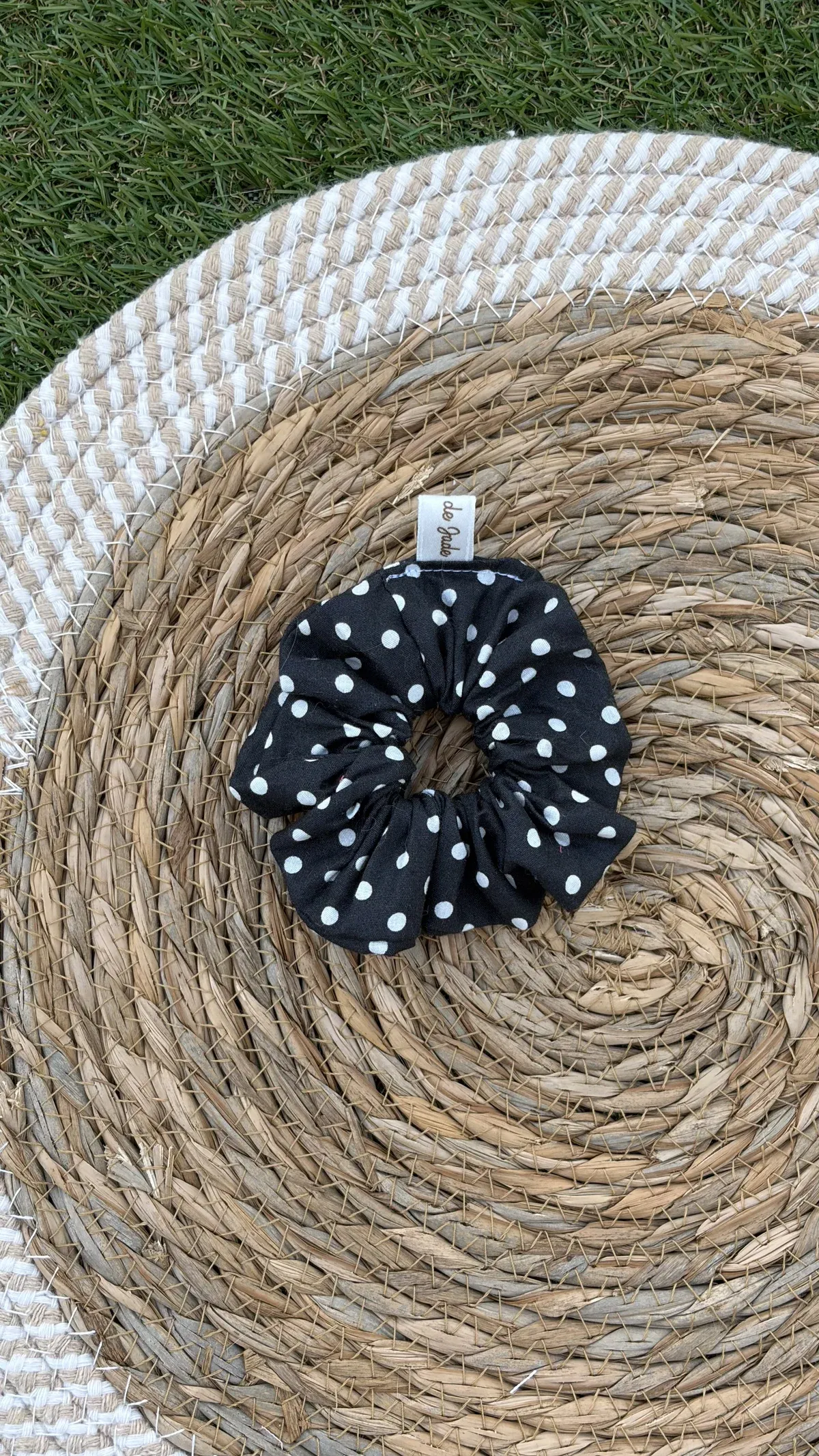 Chouchou pois pois blanc, cousu main en France par Le fil de Jade