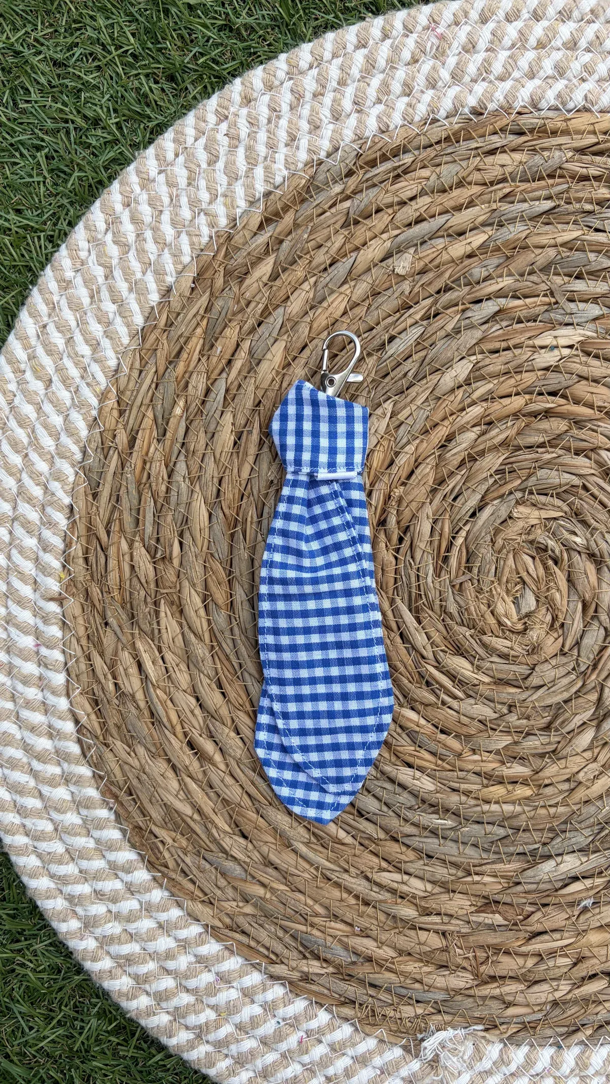 Porte clés vichy vichy bleu, cousu main en France par Le fil de Jade