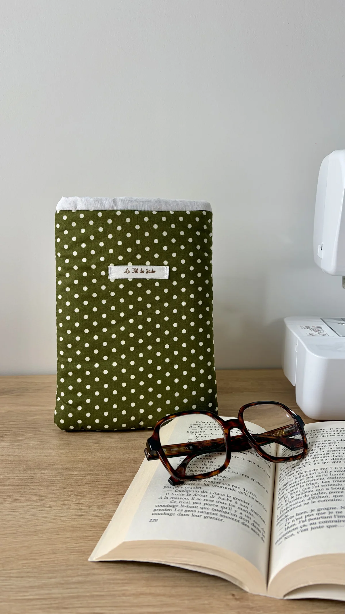 Pochette à livre pois pois vert, cousu main en France par Le fil de Jade
