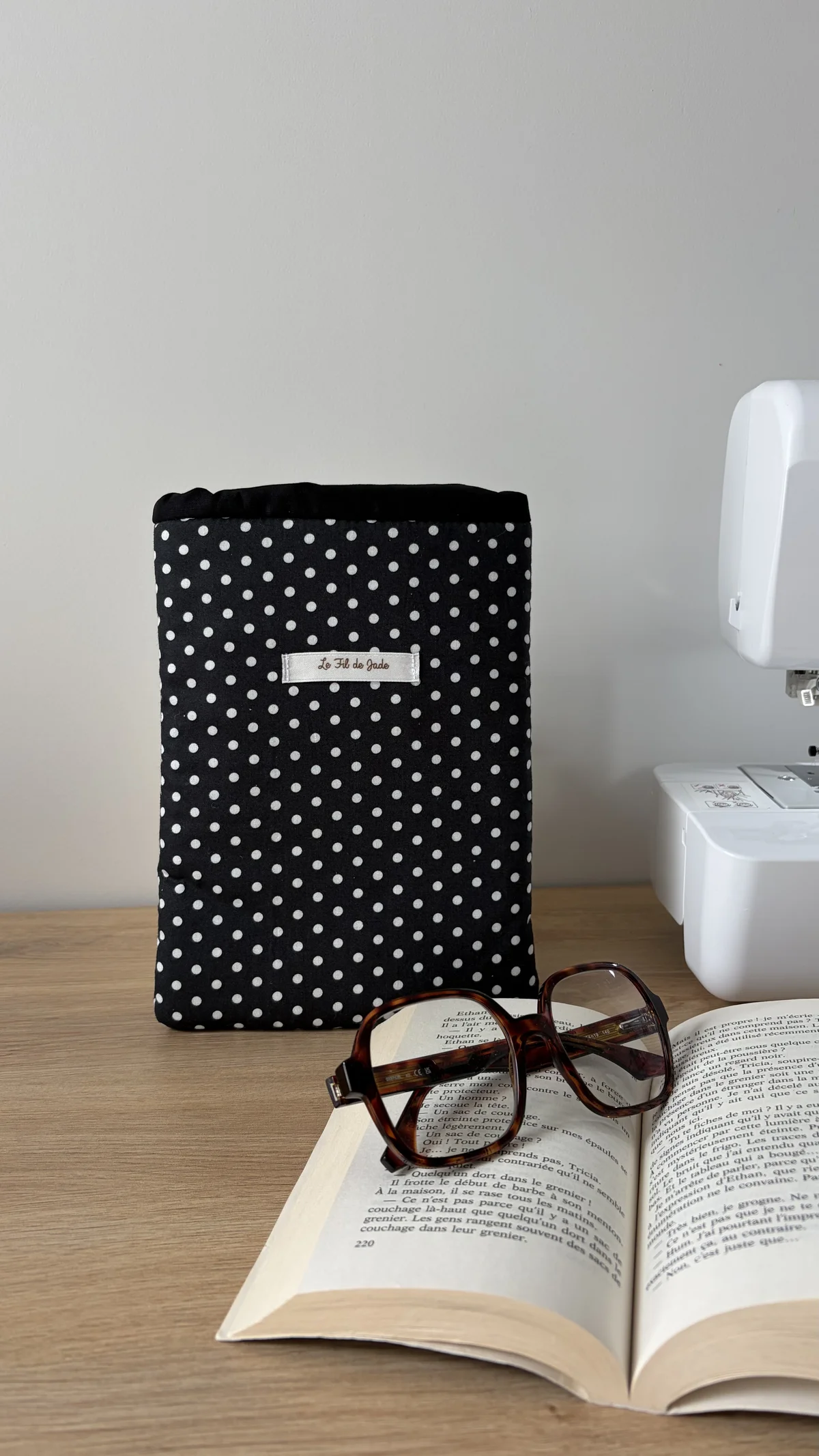 Pochette à livre pois pois blanc, cousu main en France par Le fil de Jade