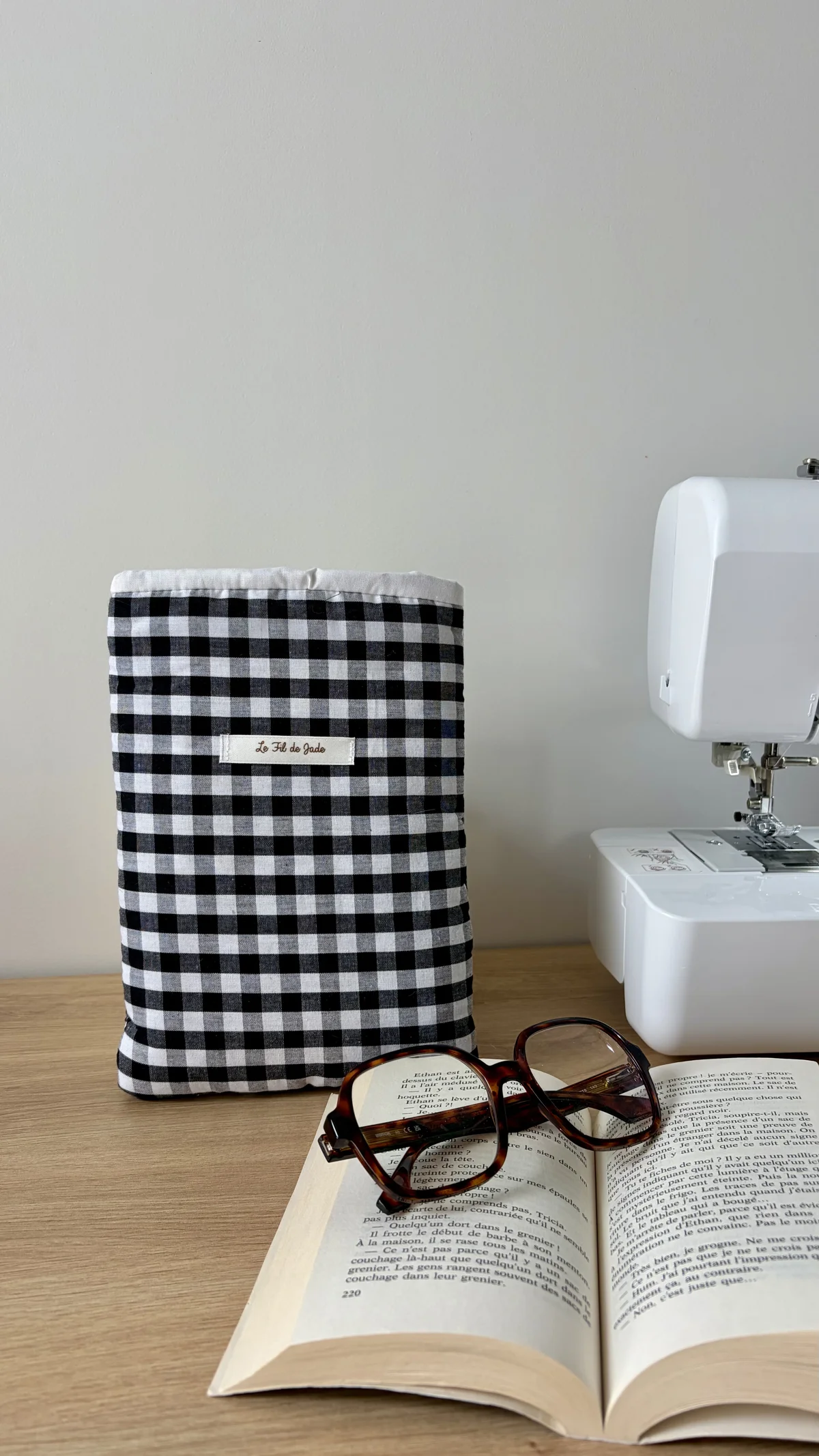 Pochette à livre vichy vichy noir, cousu main en France par Le fil de Jade