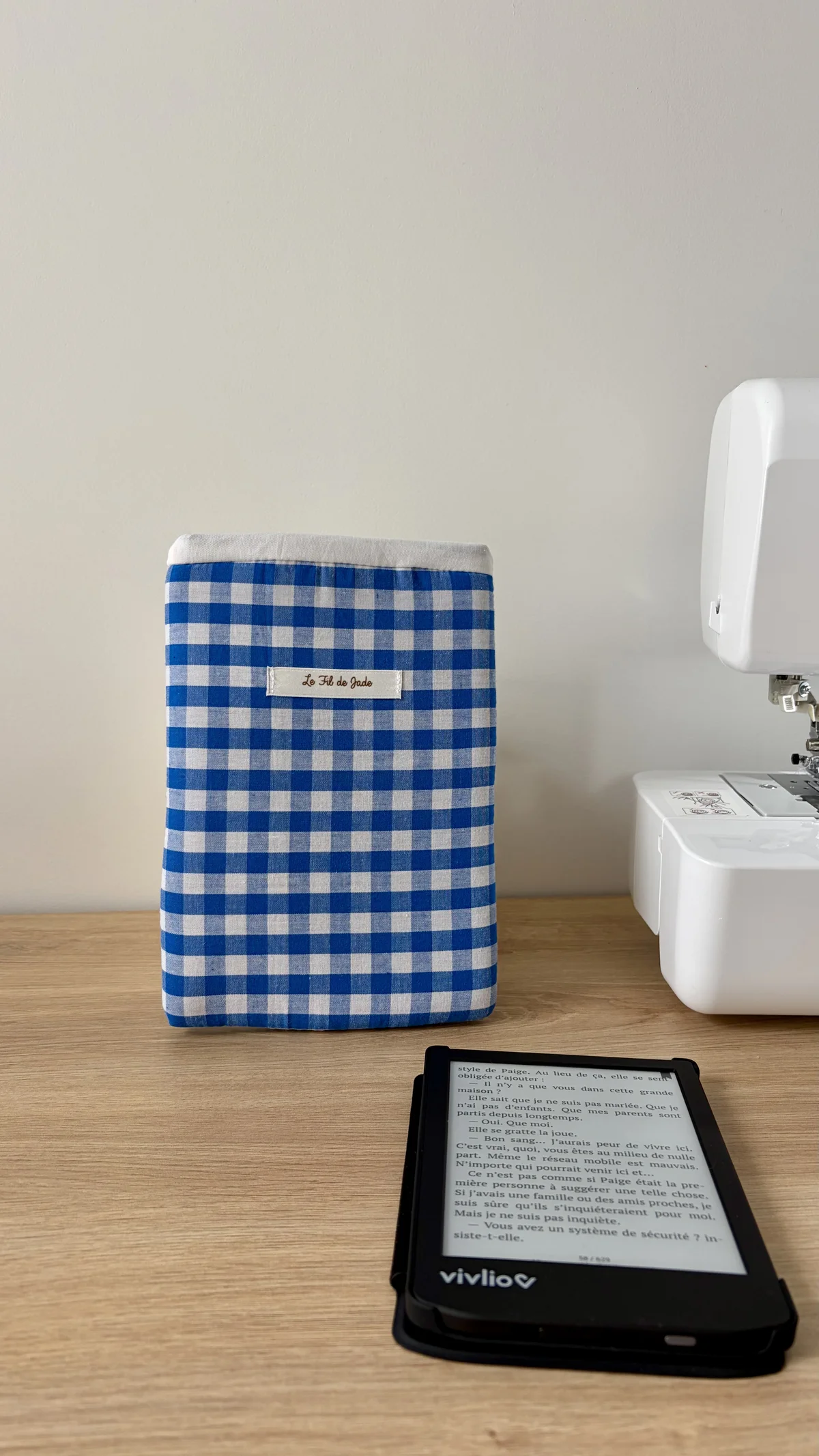 Pochette à liseuse bleu, cousu main en France par Le fil de Jade