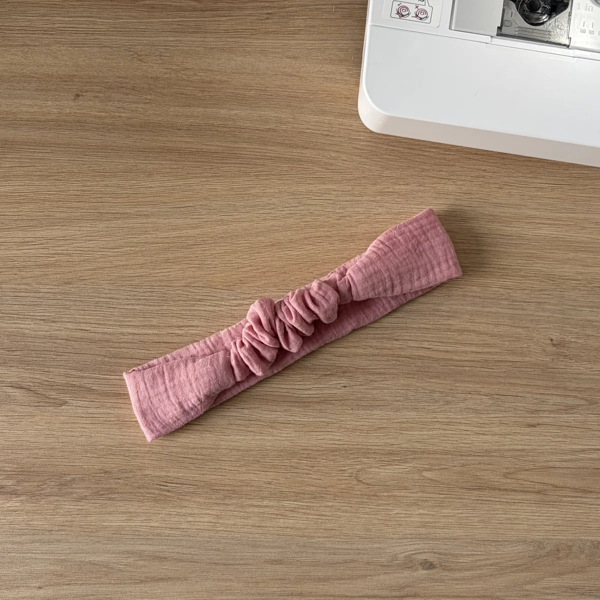 Bandeau bandeaux en gaze de coton rose, cousu main en France par Le fil de Jade