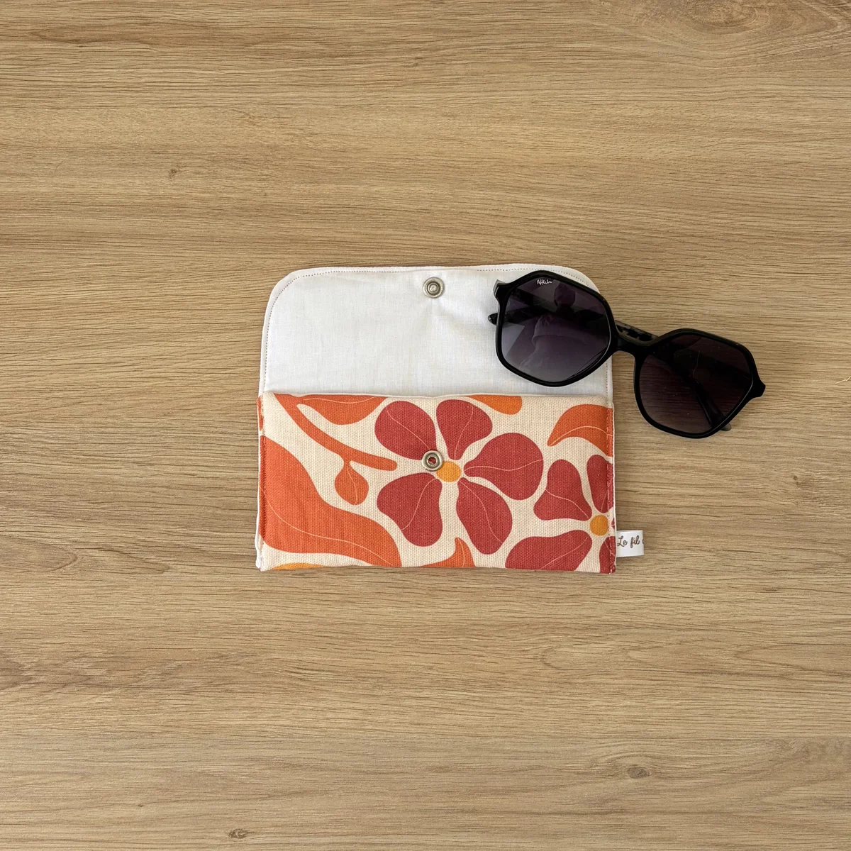 Étui à lunettes fleurs oranges/rouges, cousu main en France par Le fil de Jade