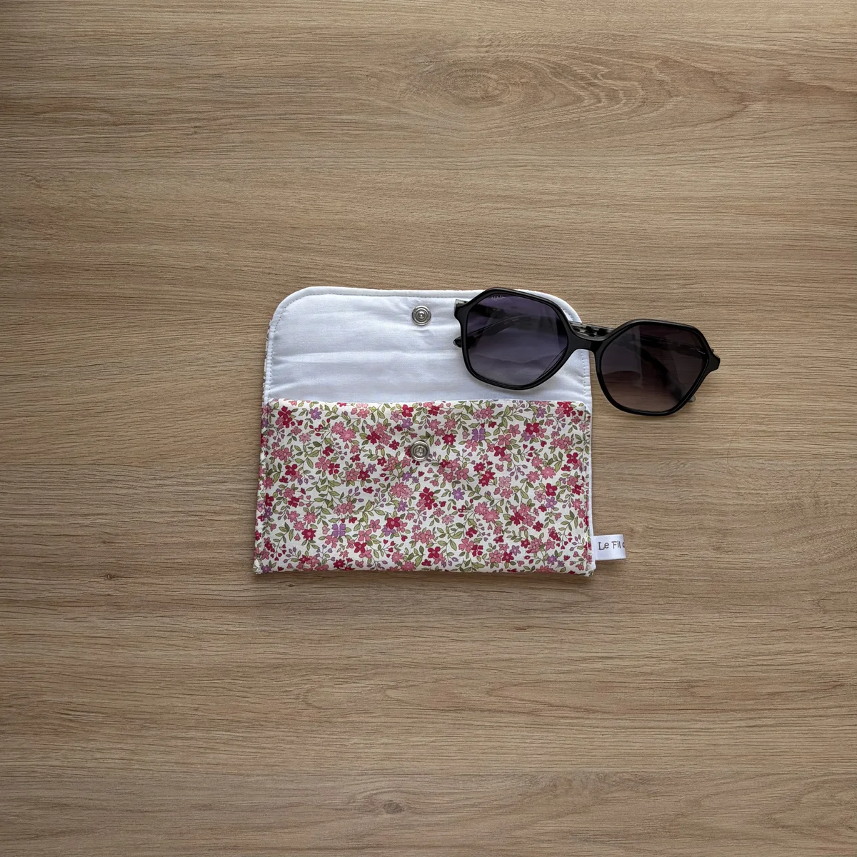 Étui à lunettes fleurs roses, cousu main en France par Le fil de Jade