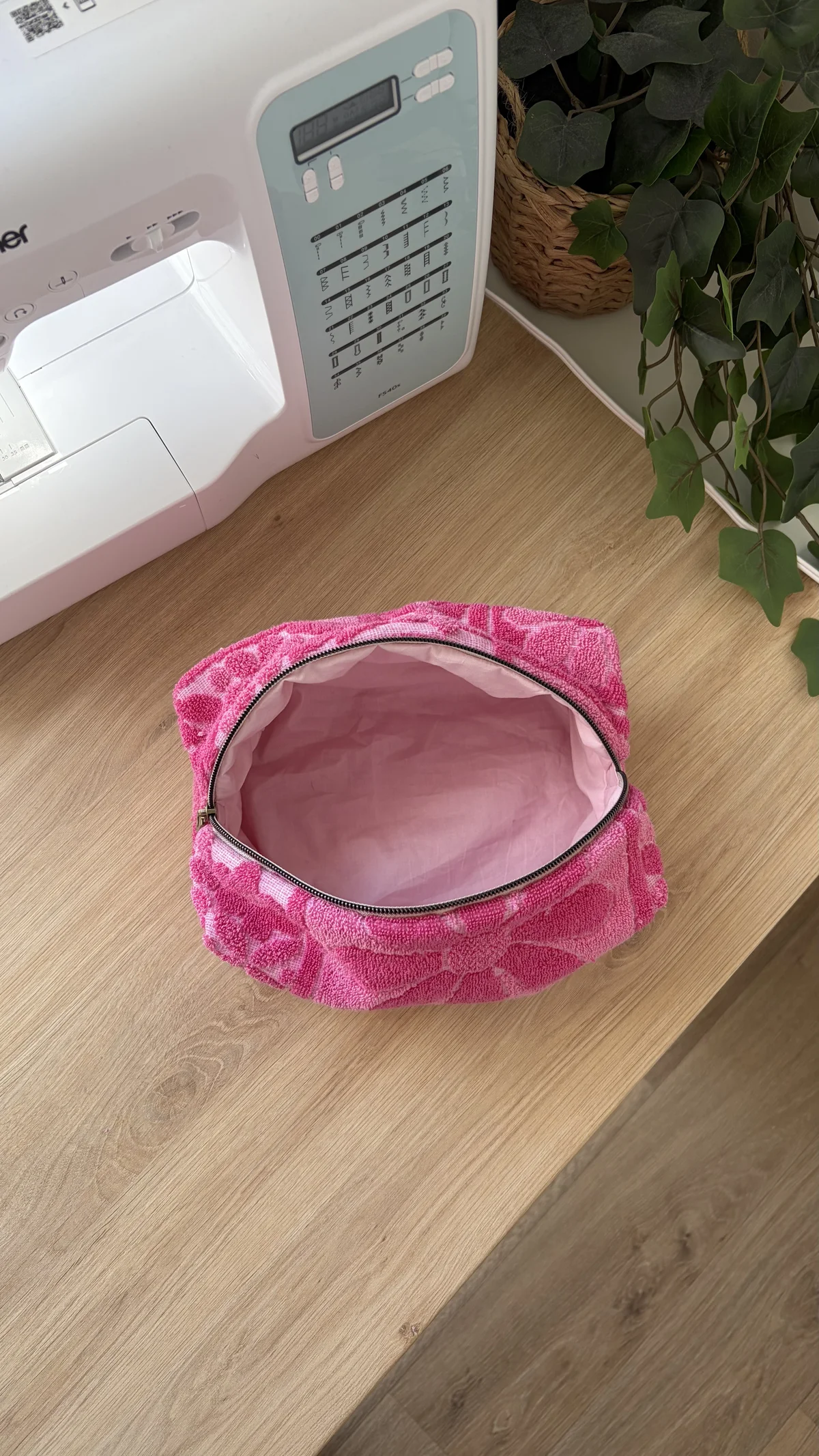 Trousse de toilette rose, cousu main en France par Le fil de Jade
